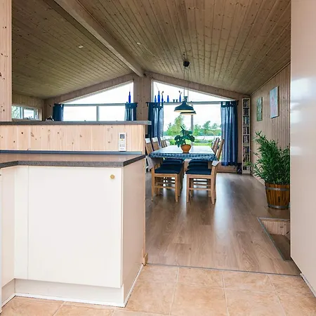 Scandinavian Lakeside Retreat-by Traum Ansager