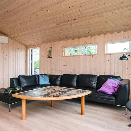 Scandinavian Lakeside Retreat-by Traum 펜션 Ansager