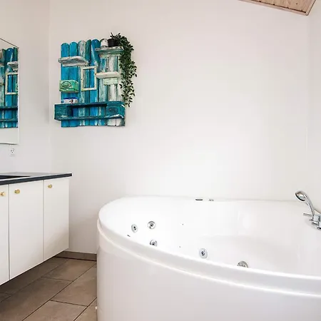 펜션 Scandinavian Lakeside Retreat-by Traum