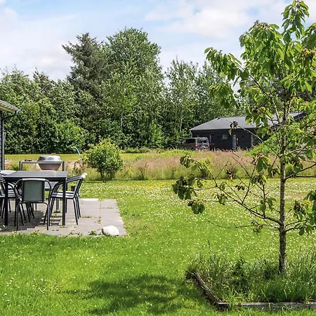 Scandinavian Lakeside Retreat-by Traum 펜션 Ansager