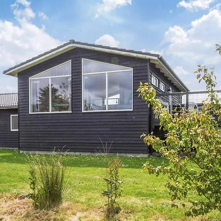 Scandinavian Lakeside Retreat-by Traum 펜션 *