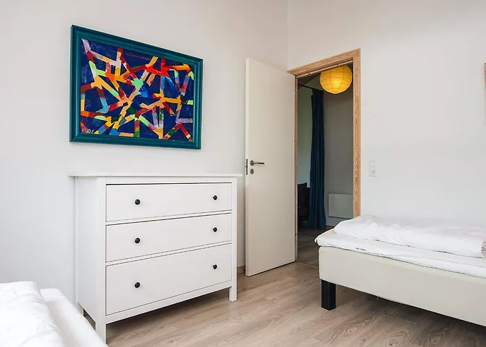 Scandinavian Lakeside Retreat-by Traum Dom wakacyjny