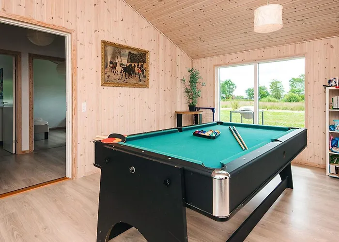 Scandinavian Lakeside Retreat-by Traum Ansager