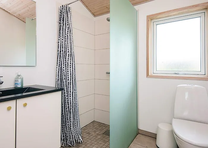 Scandinavian Lakeside Retreat-by Traum *