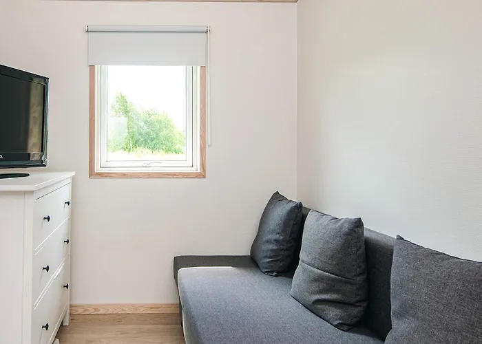 Scandinavian Lakeside Retreat-by Traum Dom wakacyjny