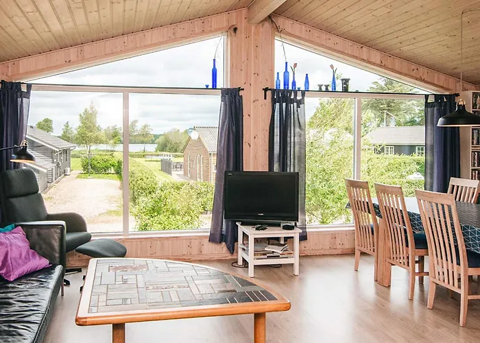 Scandinavian Lakeside Retreat-by Traum * Ansager