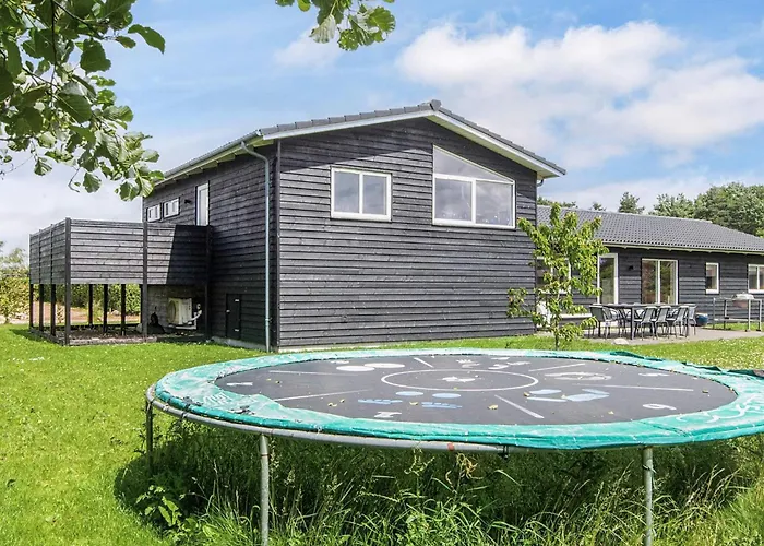 Scandinavian Lakeside Retreat-by Traum Ansager