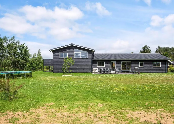 Dom wakacyjny Scandinavian Lakeside Retreat-by Traum